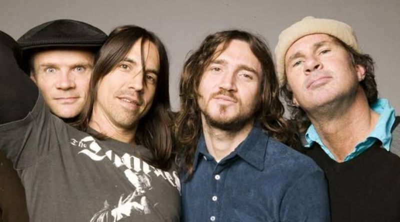"Californication": o significado por trás do hit do Red Hot Chili Peppers.