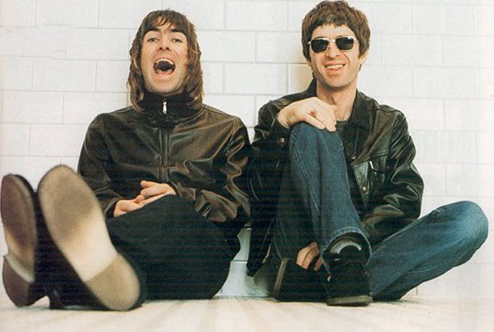 Livro revela bastidores do Oasis além da relação entre Noel e Liam.