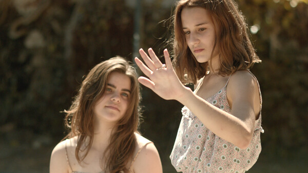 "As Duas Irenes", o filme brasileiro que explora segredos e relações familiares.