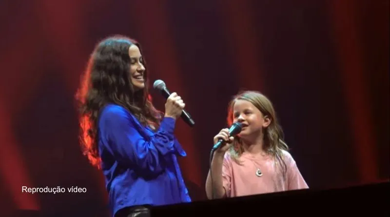 Alanis Morissete canta "Ironic" com a filha de 8 anos.